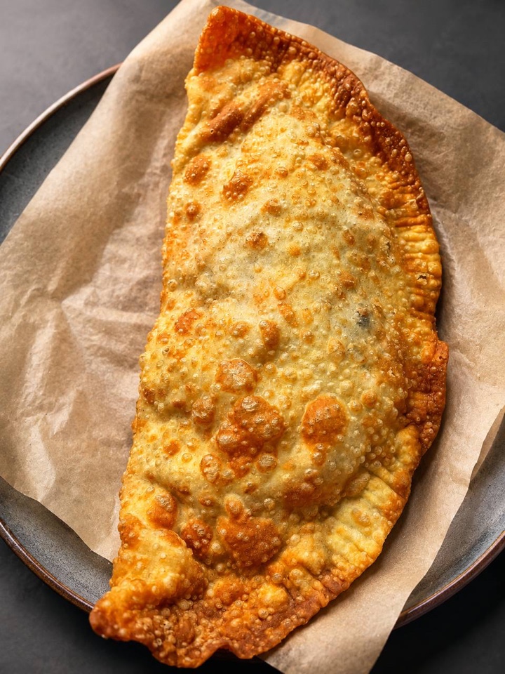 Чебуреки с моцареллой и зеленью